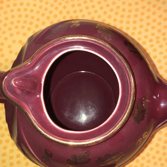 Vintage Hall burgundy and gold tea pot with hook lid - Picture 10 of 13
